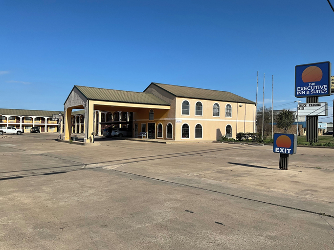 Exterior & Views 1, Executive inn & Suites, Fayette