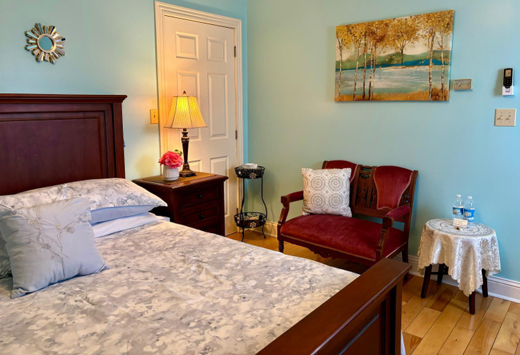 Bedroom 2, Inn on the Harbour, Queens