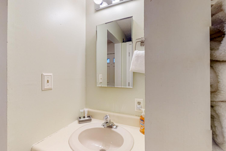 Bathroom, Wellington Manor 240, York