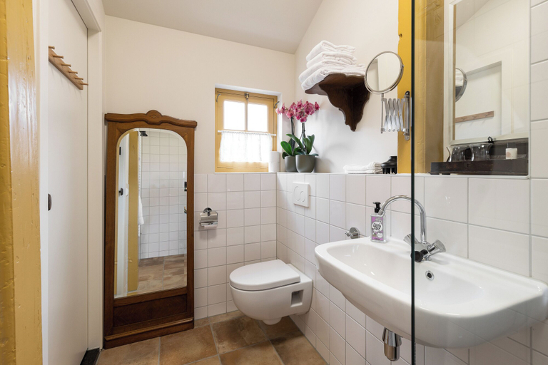 Bathroom 3, Boutique Hotel Jongwijs Westzaan, Zaanstad
