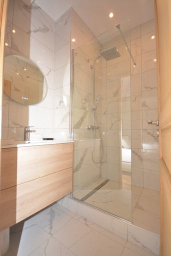 Bathroom 3, Reva Suites, Paris