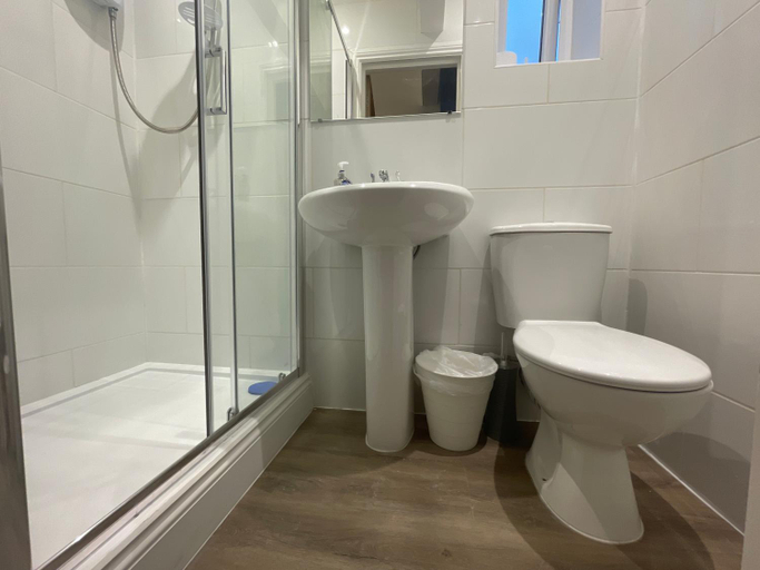 Bathroom 5, London Stay, London