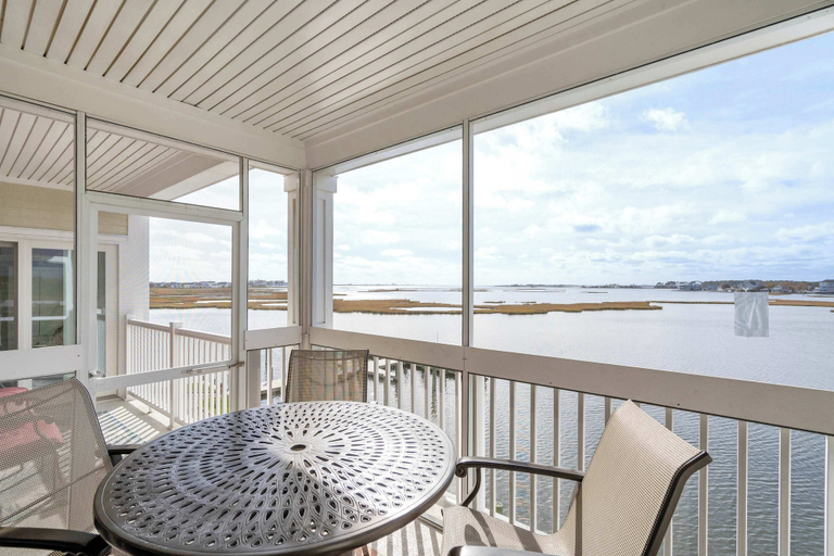 Laguna Bay Breeze Sleeps 6!, Sussex