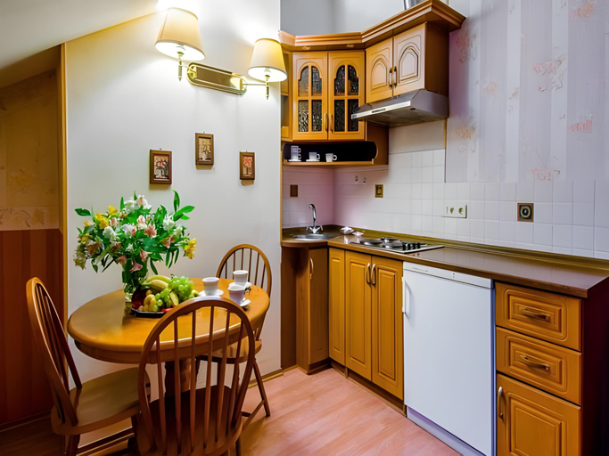 Others 3, Khreschatyk Suites, Pechers'kyi