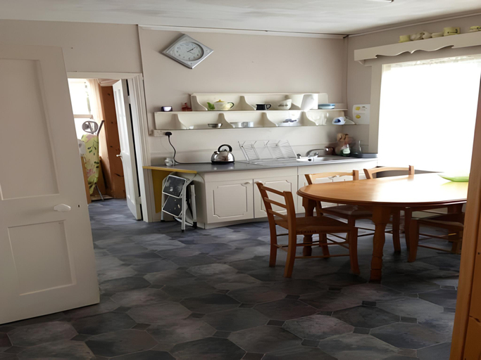 Others 3, Eask View Dingle - Room Only