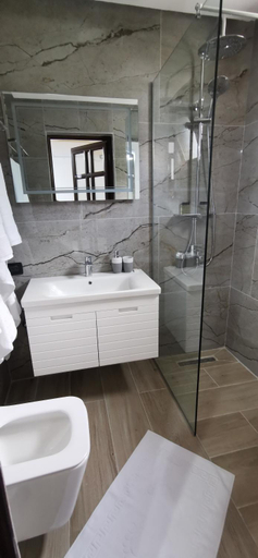Bathroom 3, Hazmurat Hotel, Gjirokastrës