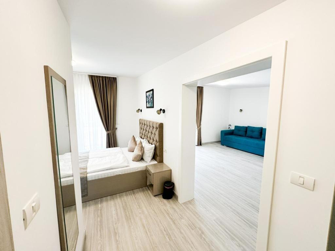 Others 4, Partizan Resort, Eselnita