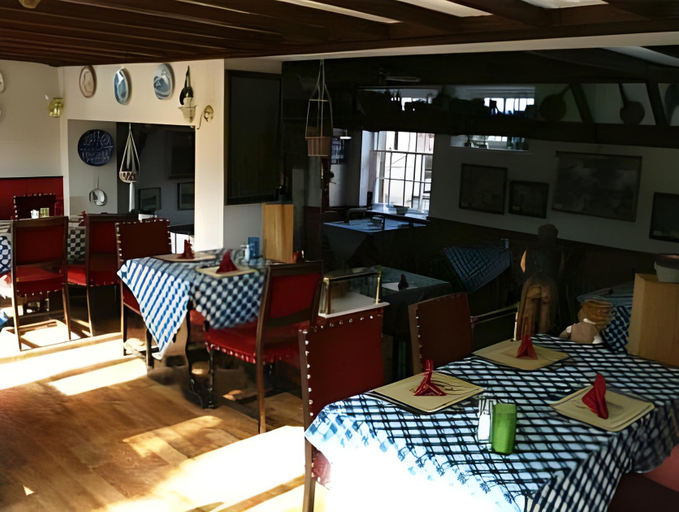 Others 2, Lion and Fiddle, Wiltshire