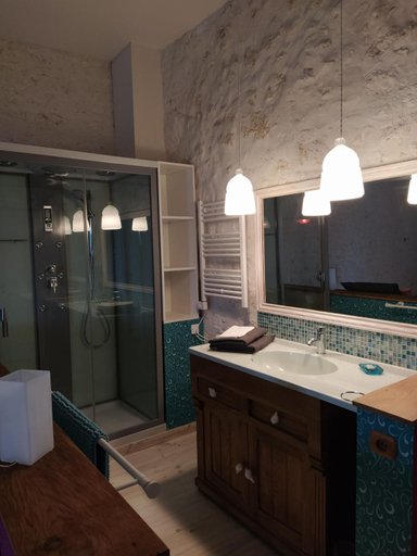 Bathroom, Gite Modes et Cafe, Charente-Maritime