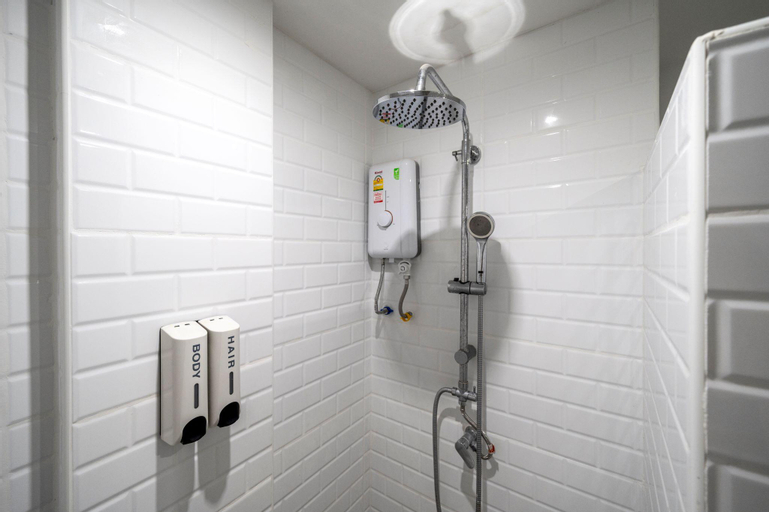 Bathroom 13