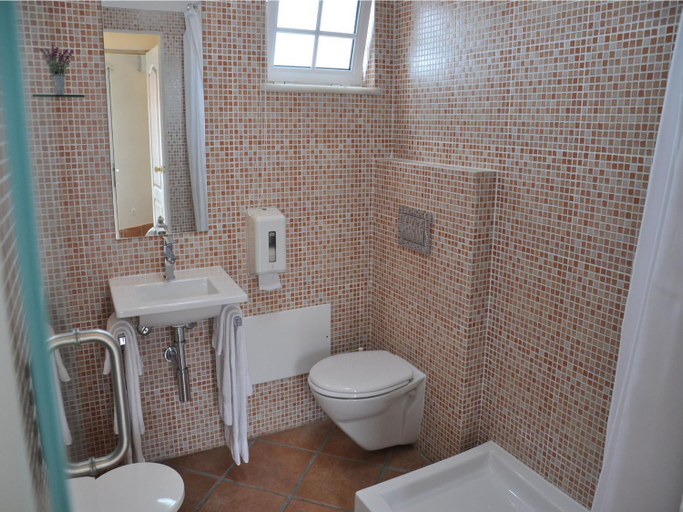 Bathroom 2, Mil Reis, Odemira