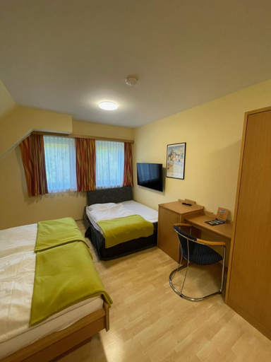Bedroom 2, Hotel Highway - Bed & Breakfast, Graz Umgebung