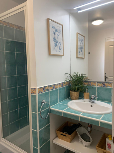 Bathroom 4, Suite dans un petit paradis, Var