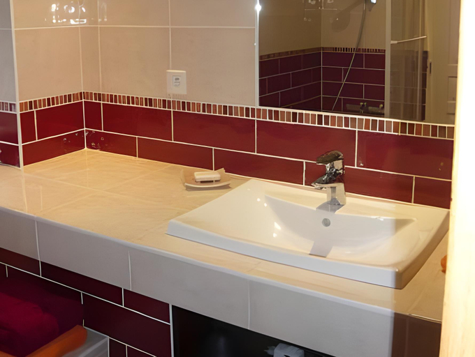 Bathroom 2, Chambres d'Hotes Grange Carree, Ain