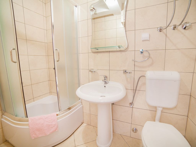 Bathroom, Ivan Apartmani