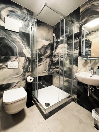 Bathroom 4, Hotel Löwenstein, Gießen