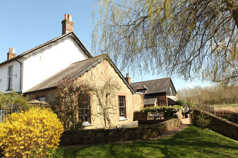 Others 3, Badgers Inn, West Sussex
