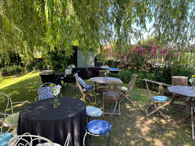 Others 4, Badgers Inn, West Sussex