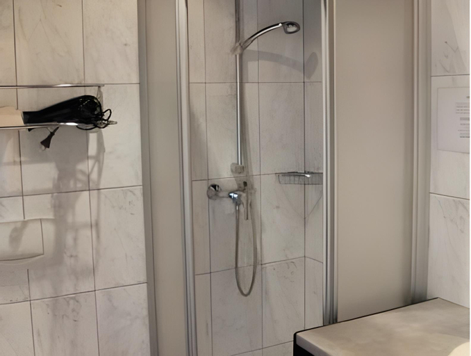 Bathroom 3, Landgasthof Krug, Roth