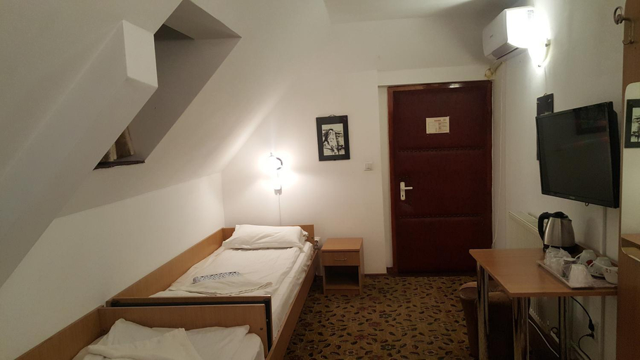 Others 4, Pensiunea Podul Minciunilor, Sibiu