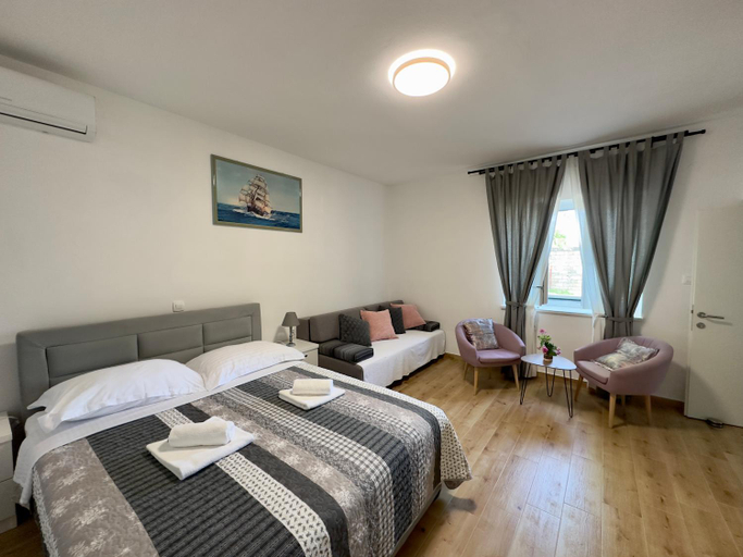 Bedroom 2, Matek family & studio apartment Rovanjska, Jasenice