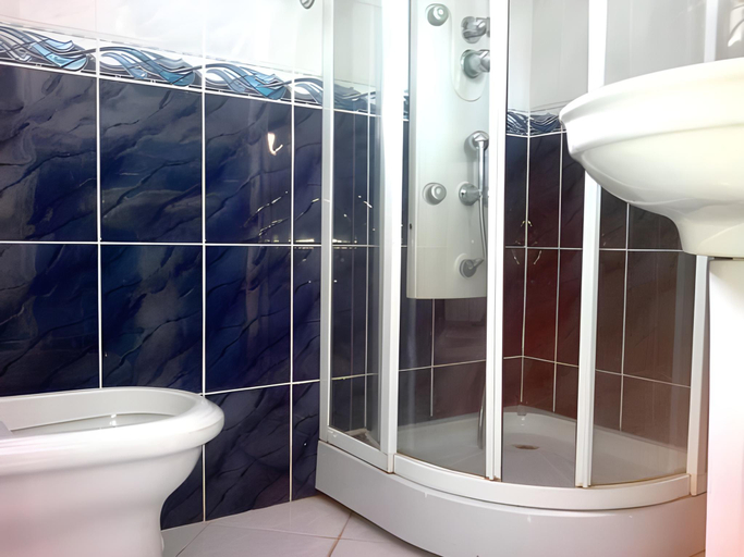 Bathroom 2, Apartments FLORA and boat cruising
