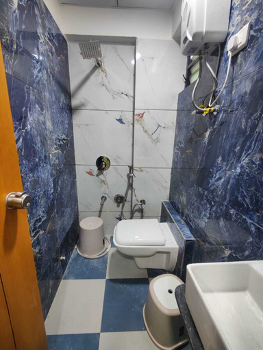 Bathroom, HOTEL BLUE SKY, Ahmadabad