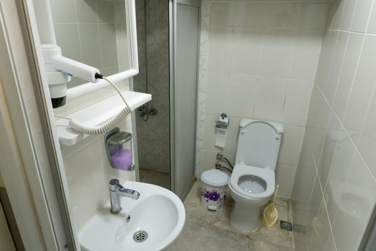 Bathroom 4, Koçak Pansiyon, Fatih