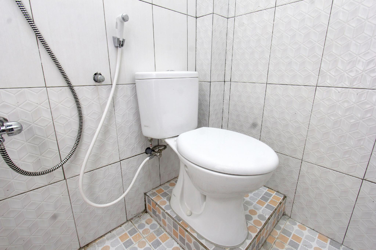 Bathroom, OYO Life 92769 Janigo Kos, Lombok