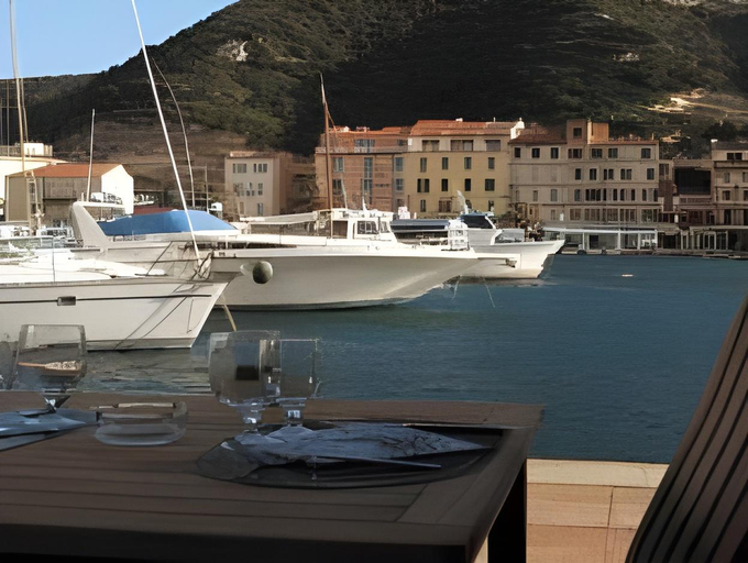 Others 4, Les Appartements du Port, Corse-du-Sud