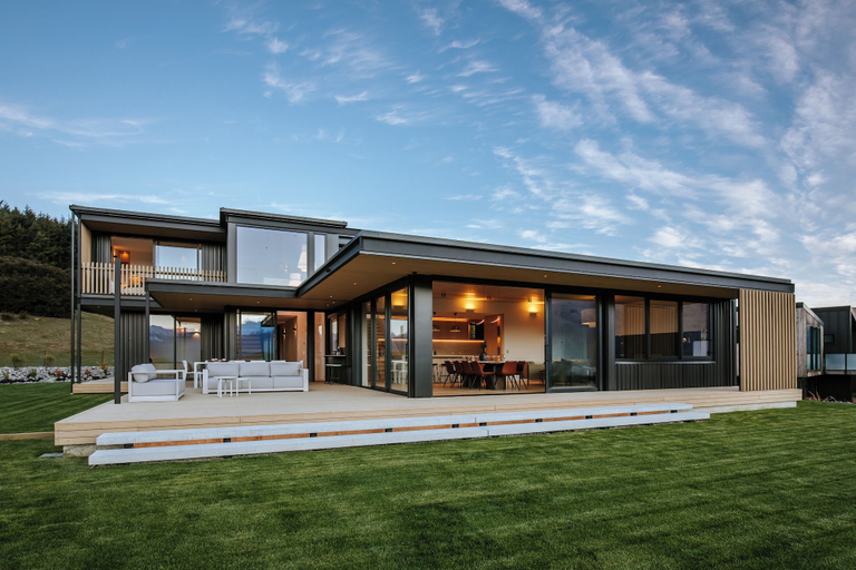 Exterior & Views
