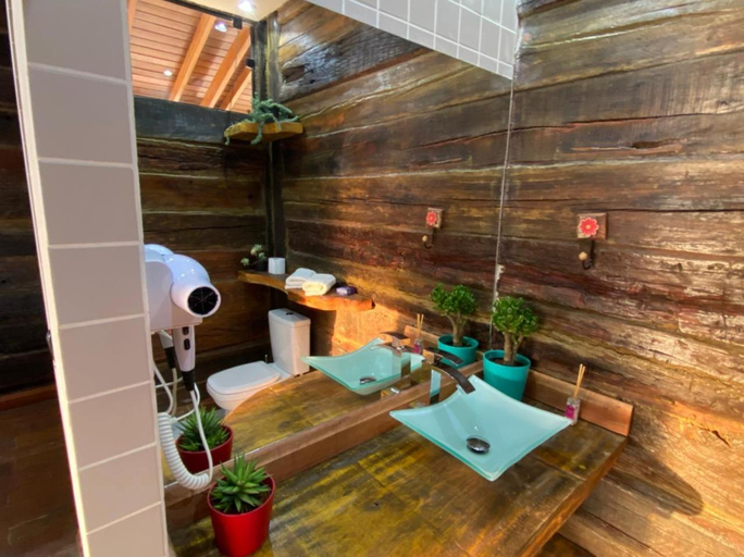 Bathroom, Pousada Gruta do Sobradinho - Pensao Completa, São Thomé das Letras