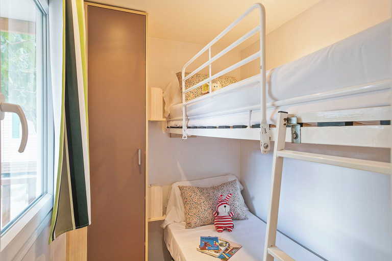 Bedroom 2, Camping Castell Montgrí, Girona