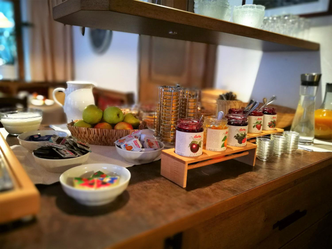 Food & Drinks 5, Apart - und Fruhstuckspension Jagerheim, Landeck