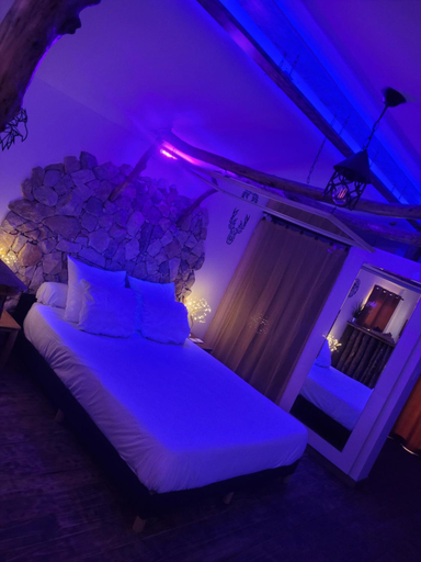 Bedroom 2, LOVE Room Danslesbois avec spa, Bouches-du-Rhône