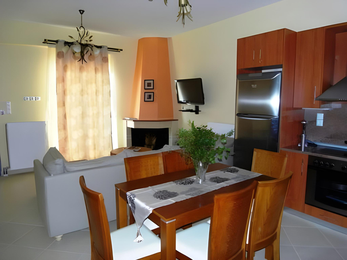 Others 2, 4 Epohes, Peloponnese