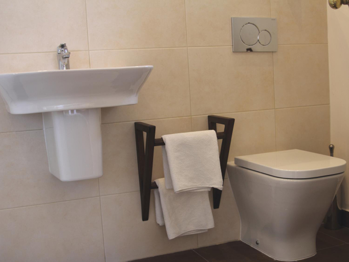 Bathroom 2, Hostal Avalon, Málaga