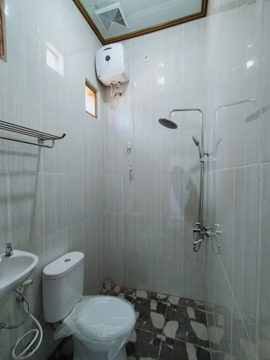 Bathroom 5, Aureirin Guesthouse, Banyuwangi