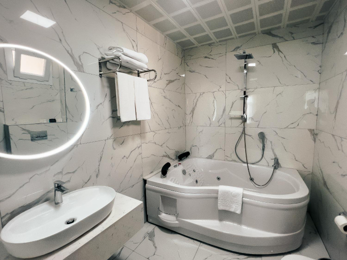 Bathroom 5, The Park Hotel, Fatih