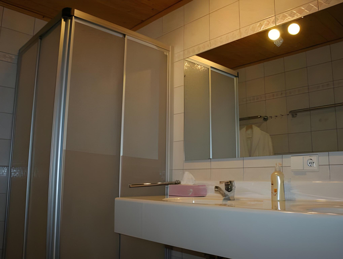 Bathroom 2, Chalet Alice by Schladmingurlaub, Liezen