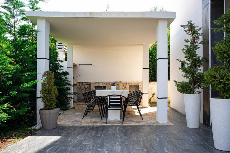 Others 2, Villa Hacienda