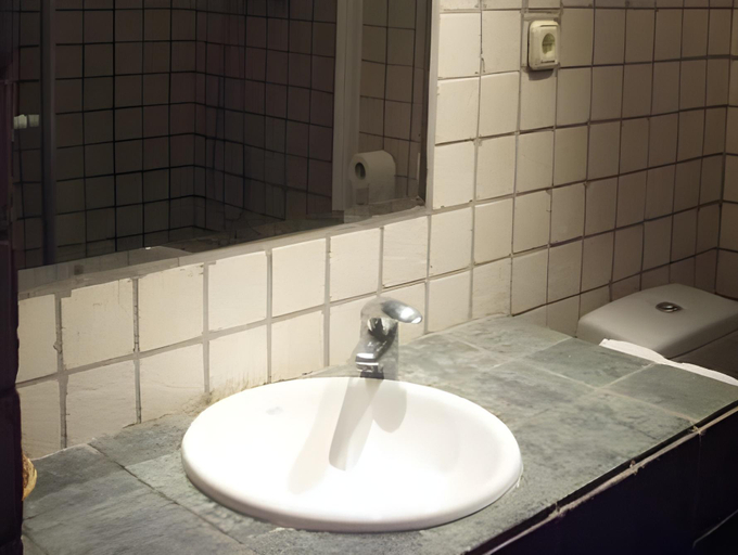 Bathroom 1, Hostal San Francisco, Segovia