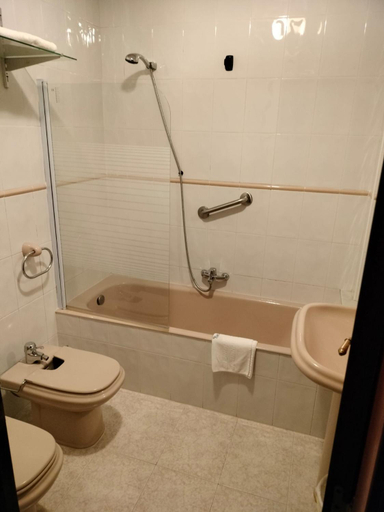 Bathroom 4, Hotel Capellan, Asturias