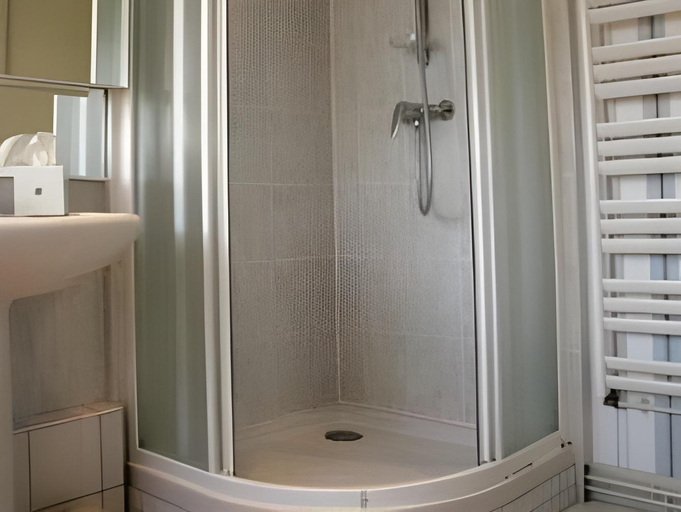 Bathroom 3, Maison d'hotes Il etait une fois, Calvados