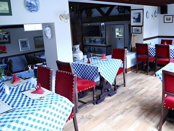 Others 4, Lion and Fiddle, Wiltshire