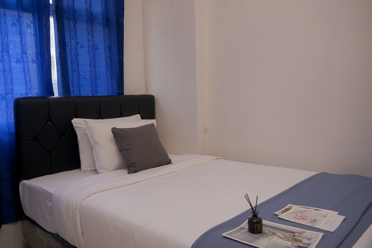 Bedroom 1, Comfy 2BR Apartment at Serpong Greenview By Travelio, South Tangerang
