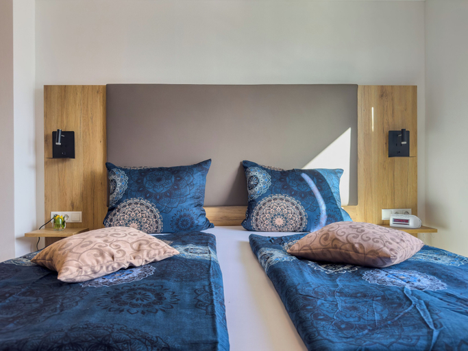 Bedroom 4, Hotel & Restaurant Traube, Bad Dürkheim