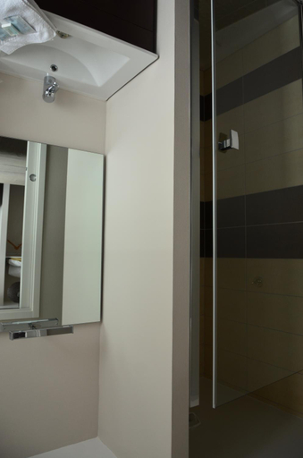 Bathroom 2, Aux Chambres du Mont, Manche