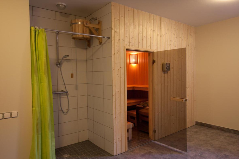 Bathroom 4, Love Island 2, Druskininkų