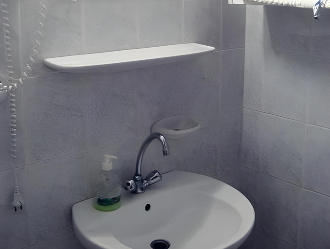 Bathroom 2, Sovirag Termal Panzio, Hajdúböszörmény
